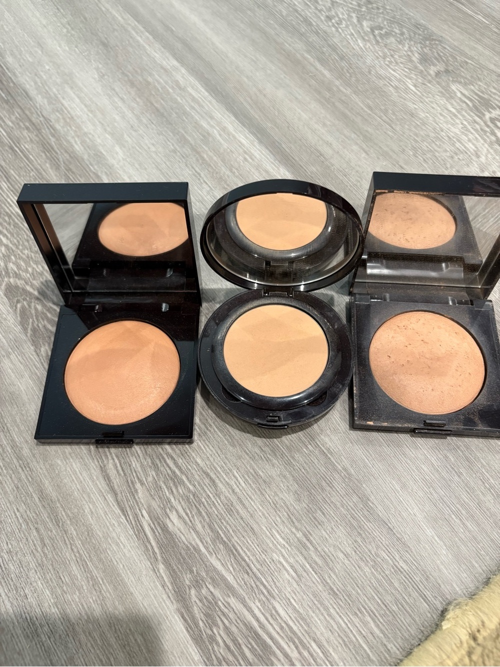 LAURA MERCIER